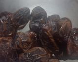 Foto langkah ke 1 dari resep Es Susu Kurma.