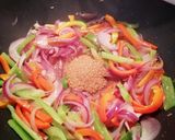 Foto del paso 4 de la receta: Verduras con pollo al wok