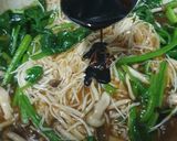 Hình bước làm 3 của món Cải bó xôi sốt nấm kim châm