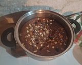 Foto del paso 6 de la receta: Torta de cocoa y yogur con canela, frutos secos