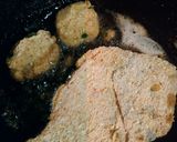 Foto del paso 5 de la receta: Milanesas de bagre y albahaca