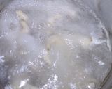 A picture of step 2 of Sop ceker ayam + oyong/gambas/blutru.