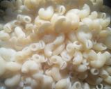 स्ट्रीट स्टाईल क्रिमी,चीजी पास्ता(street style creamy pasta recipe in hindi) रेसिपी चरण 1 फोटो