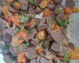 Foto langkah ke 2 dari resep Tumis wortel bakso.