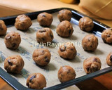 Foto langkah ke 4 dari resep Cookie Monster Chewy Chocochips Cookies - Trial new recipe.