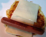 Foto del paso 8 de la receta: Rollitos de tortilla con salchichas