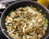 Foto del paso 3 de la receta: Acelgas con guisantes y huevo cocido