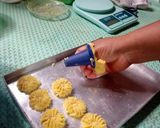 Foto langkah ke 3 dari resep Semprit mawar jadul.