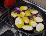 Foto langkah ke 1 dari resep 416. Terong Kecap Pedas.