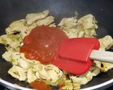 Foto del paso 2 de la receta: Pechuga de pollo en salsa de tomate y jengibre con feta