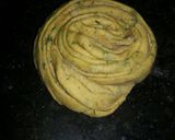 A picture of step 3 of Methi lachha para tha.