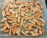Foto langkah ke 4 dari resep Baked Sweet Potato Fries.