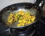 A picture of step 3 of Tangy potato sabzi.
