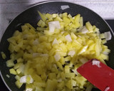 Foto del paso 1 de la receta: Maxi tortilla rellena de jamón y queso