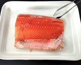 Foto del paso 1 de la receta: Salmón marinado con ginebra y enebro (Gravlax with gin)