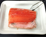 Foto del paso 1 de la receta: Salmón marinado con ginebra y enebro (Gravlax with gin)