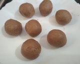 A picture of step 4 of Cake pops from leftover cake.