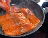 Foto del paso 4 de la receta: Salmón con soja, miel y limón