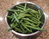 A picture of step 1 of Thai sweet chile green beans.
