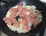 Une image de l'étape 7 de Filet de poulet aux tomates, épices, coriandre et jus de rhubarbe rose.