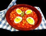 Foto del paso 6 de la receta: Garbanzos en salsa de pimiento asado al eneldo con huevo duro