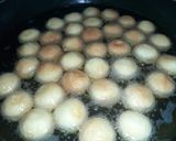 A picture of step 3 of Fried milk balls (gullisuwa).