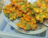 Foto langkah ke 8 dari resep Bakwan Jagung Manis Bayam.