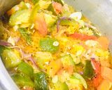 Foto del paso 3 de la receta: 🍅TOMATES🍅 RELLENOS (AL HORNO) CON ZAPALLITOS, VERDURAS VARIAS Y🧀QUESO 🧀
