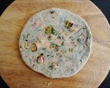 A picture of step 2 of Spring Onion Paratha.