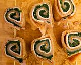 Foto del passaggio 6 della ricetta Spiedini di pollo con prosciutto, formaggio e spinaci