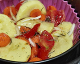 Foto del paso 3 de la receta: Muslos de pollo con patatas y tomate