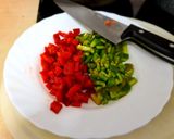 Foto del paso 1 de la receta: Pollo con tomate