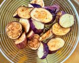 Gambar langkah 2 resipi 👩🍳Kerabu Terung Goreng.