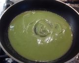 Foto del passaggio 3 della ricetta Fusilli con crema di piselli, rucola e croccante di parmigiano