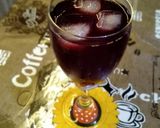 صورة لخطوة 4 من وصفة مشروب الكركديه المثلج مع مكعبات الثلج😋♥️🧊 🍷