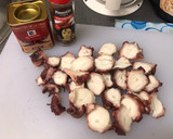 Foto del paso 1 de la receta: Pulpo a feira con ajo laminado