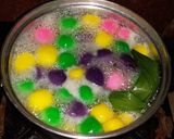 Foto langkah ke 3 dari resep Bubur Candil Pelangi.