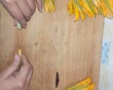 Foto del paso 1 de la receta: Zuppa di fiori di zucca - Sopa de flor de calabaza