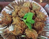 A picture of step 6 of Green Moong dal pakoda.