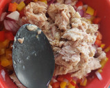 Foto del paso 2 de la receta: Tomates Rellenos con Atún y algo más..
