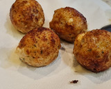 Foto del paso 5 de la receta: Albóndigas de rape y gambones en salsa de piquillo