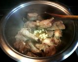 Foto del paso 2 de la receta: Guiso de alcachofas con costillas de cerdo