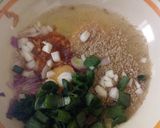 A picture of step 3 of Indomie in to egg.