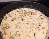 Foto del paso 3 de la receta: Tallarines con salsa crema de puerros y salchichita