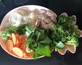 Foto langkah ke 1 dari resep Capcay Sayur Sosis.