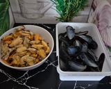 A picture of step 4 of Stuffed and Baked Mussels 😃.