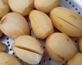 A picture of step 1 of Small Potato Curry (Bateti nu rasa valu shak).