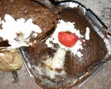 A picture of step 6 of White chocolate molten lawa.