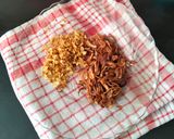 Foto langkah ke 2 dari resep Mie Goreng Topping Ikan.