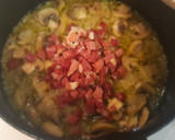 Foto del paso 2 de la receta: Chipirones salteados sobre cama de puré de patatas